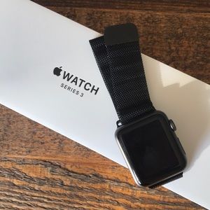 Series 3 Apple Watch-Black